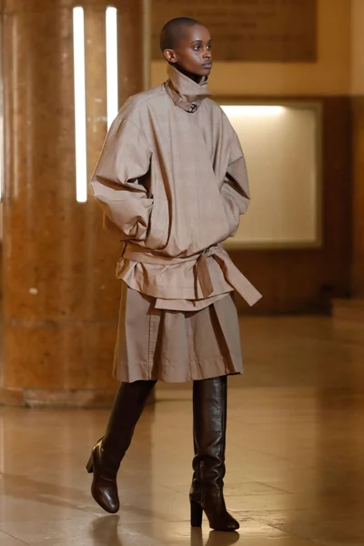 Look 13